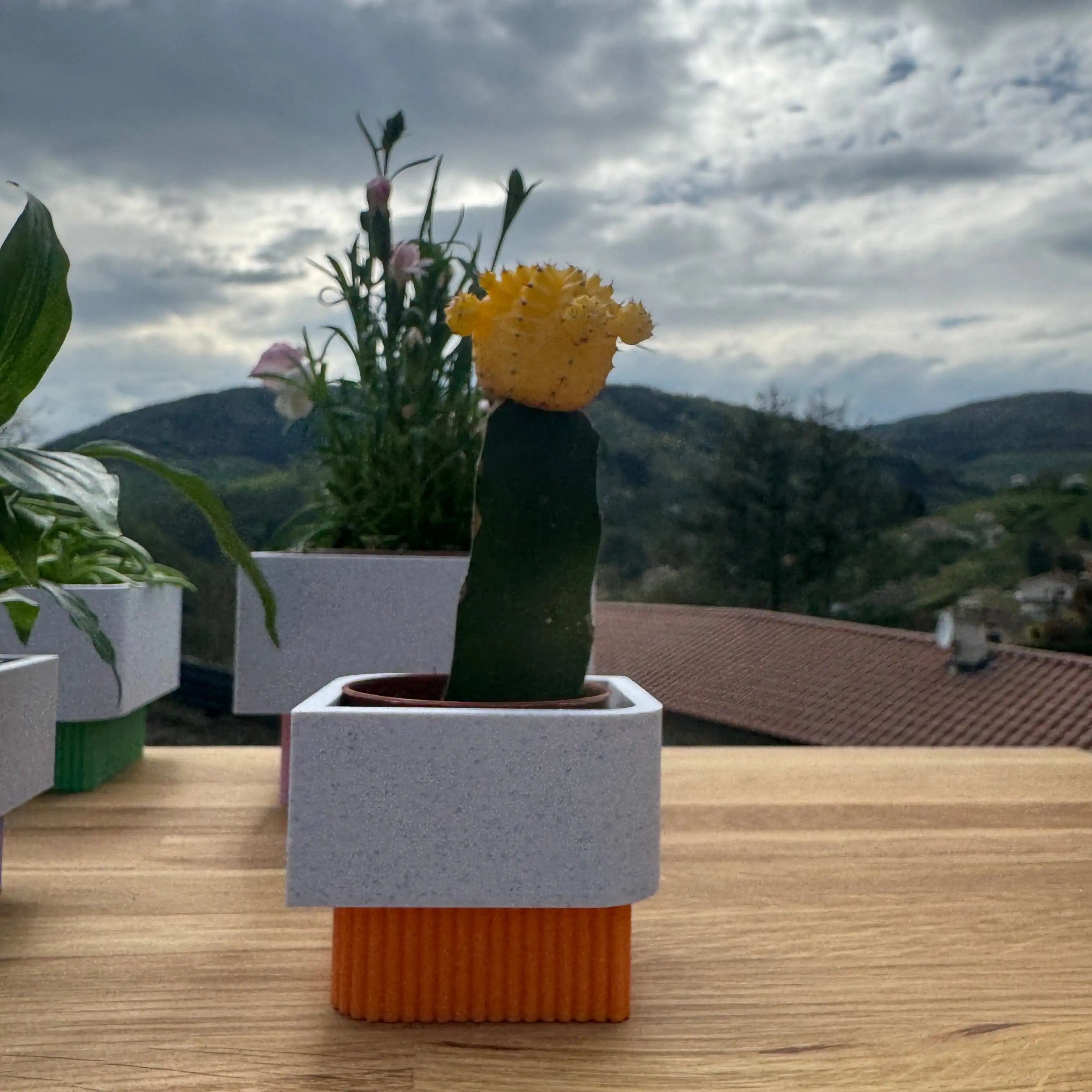 Cache-pot mural orange design fabrication artisanal made in France