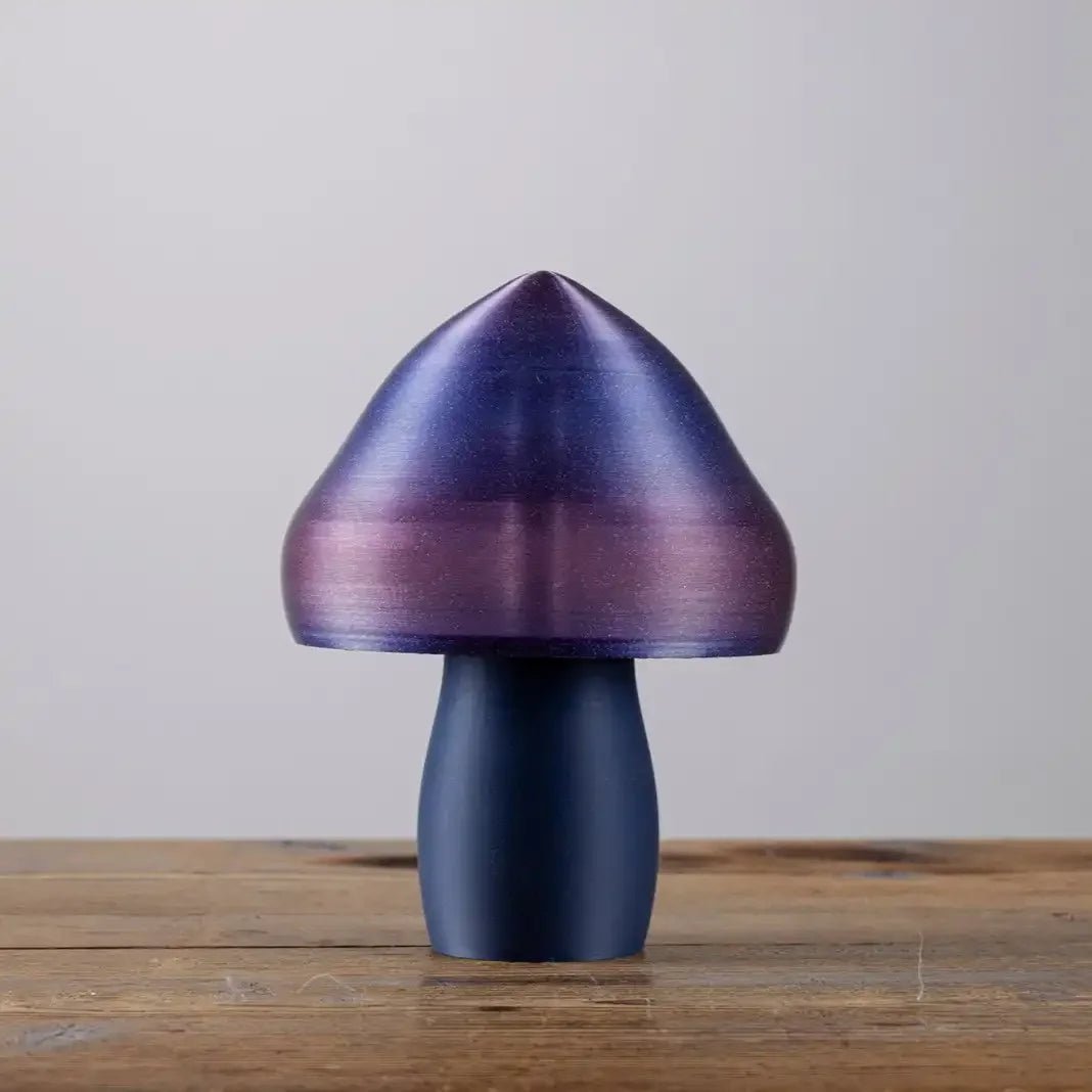 Lorsqu'elle est éteinte, la lampe champignon laisse apparaitre un léger pailletage qui lui donne une touche très tendance. Idéal pour la table de nuit ou dans un salon