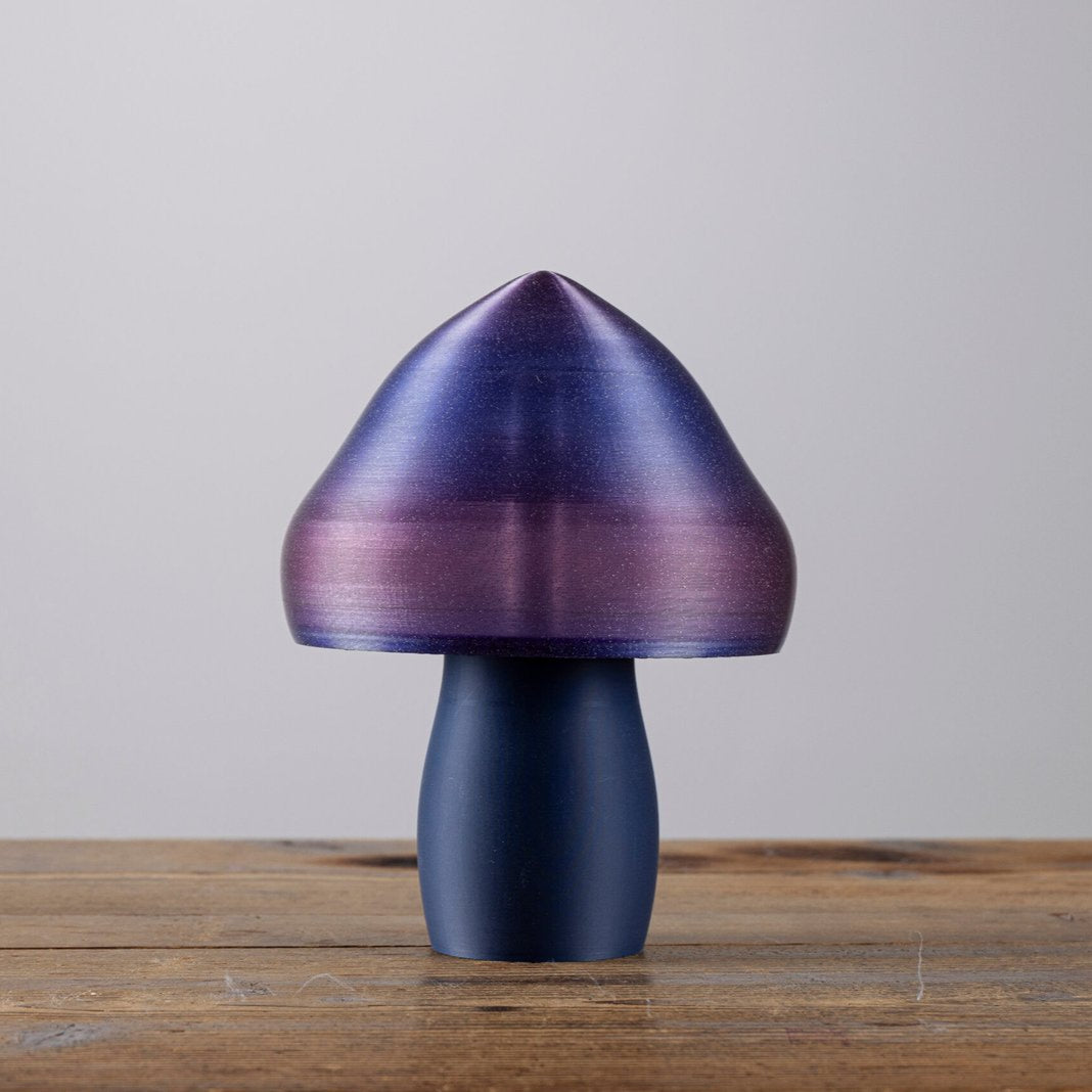 Lorsqu'elle est éteinte, la lampe laisse apparaitre un léger pailletage qui lui donne une touche très tendance. Idéal pour la table de nuit ou dans un salon