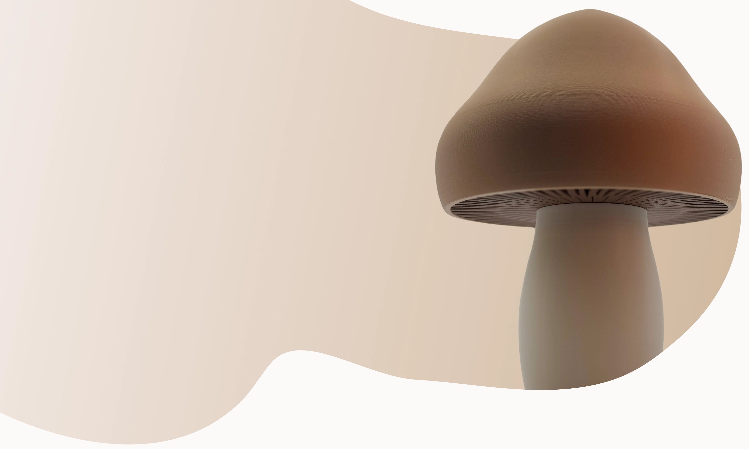 Lampe champignon beige et blanche au design tendance et conçu de manière éco-responsable