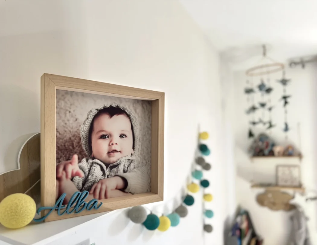 Photo frame with 3D printed text on it