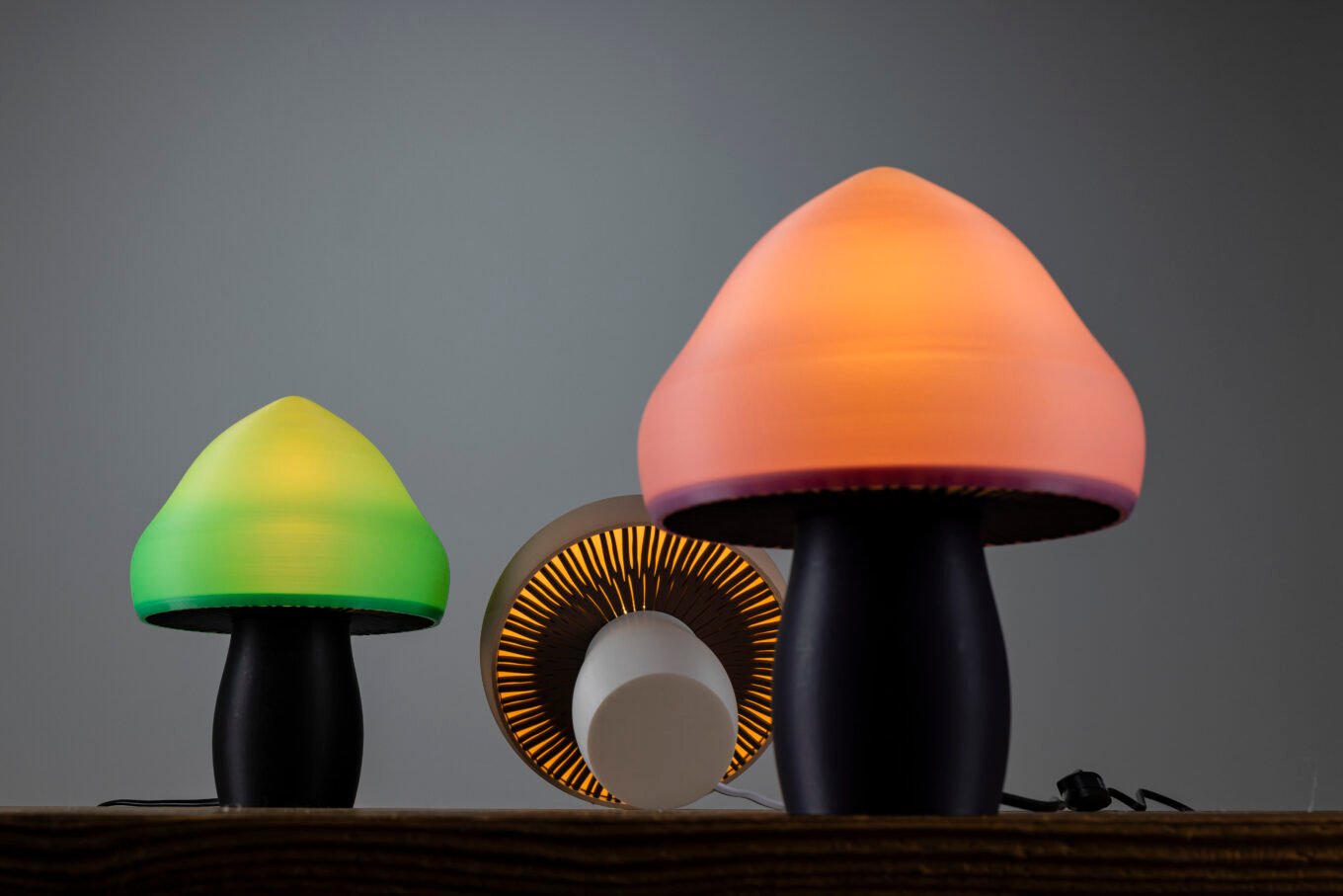 Our elegant and designer mushroom lamp, available in several colors. It combines renewable materials and French know-how.