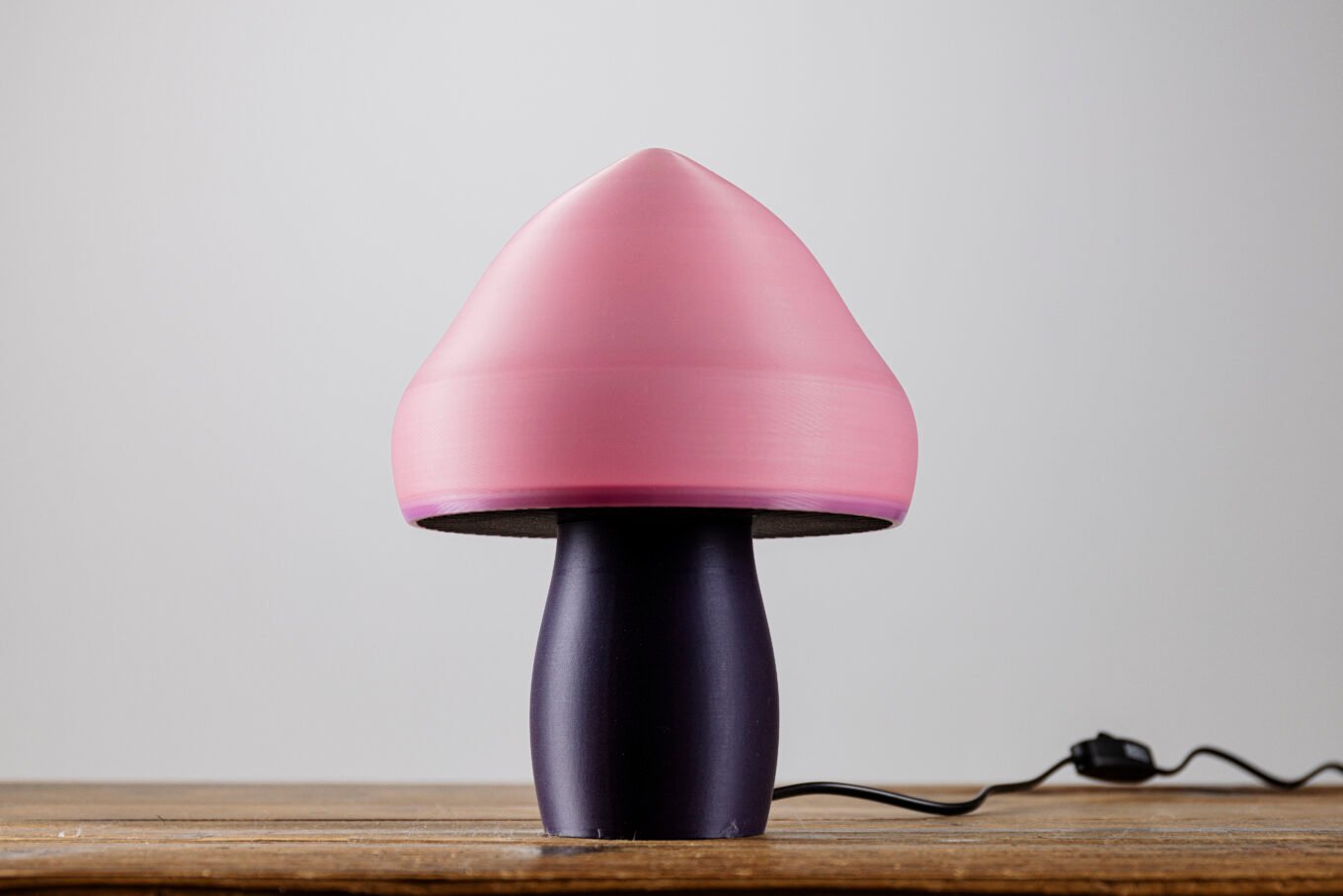 Our elegant and designer mushroom lamp, available in several colors. It combines renewable materials and French know-how.