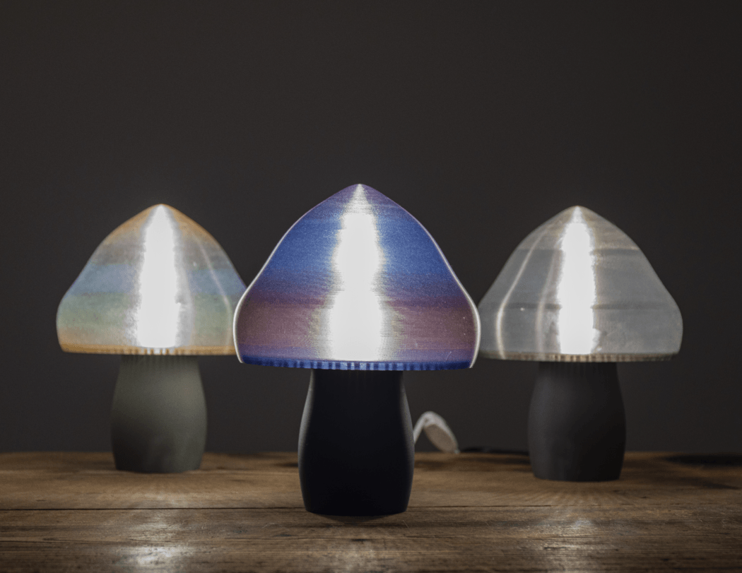 Notre lampe champignon élégante et design, disponible dans plusieurs coloris. Elle allie matériaux renouvelables et savoir faire Français.